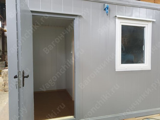 Дверь входная металлическая, окрашена в RAL 7004 (серый)